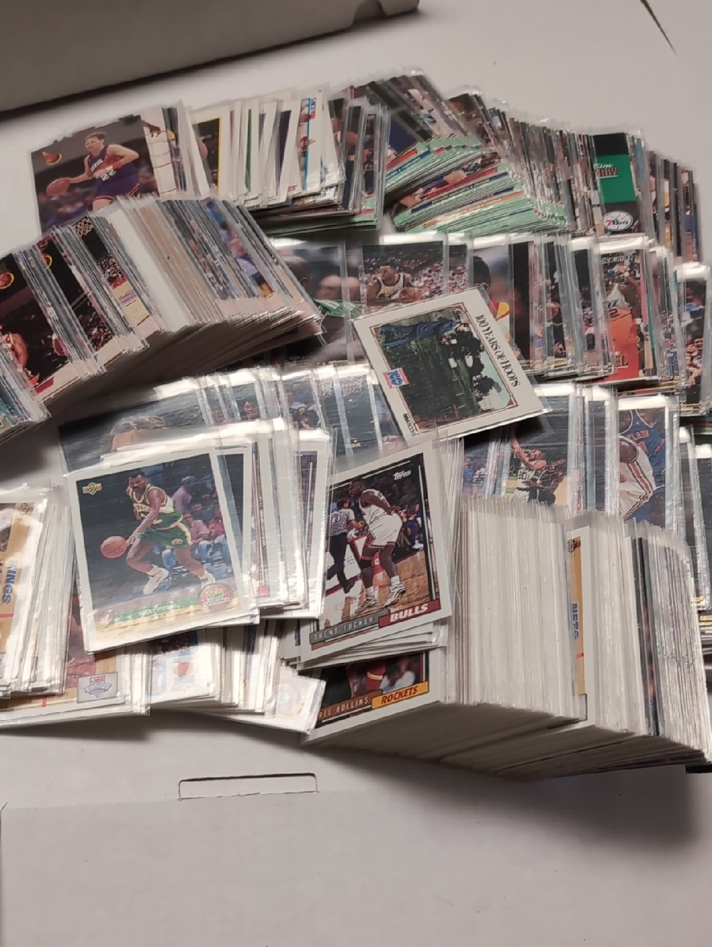 Huge Lot of Basketball Trading Cards  Mixed Teams Over 500 Cards From Early 90's